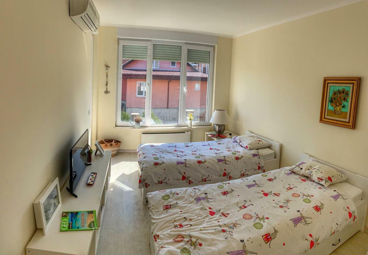 Charming Beach Holiday Apartment Лозенець Екстер'єр фото